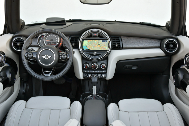 Illustration for article titled The 2016 Mini Cooper S Convertible Is A Huge Dose Of Fun With The Price Tag To Match